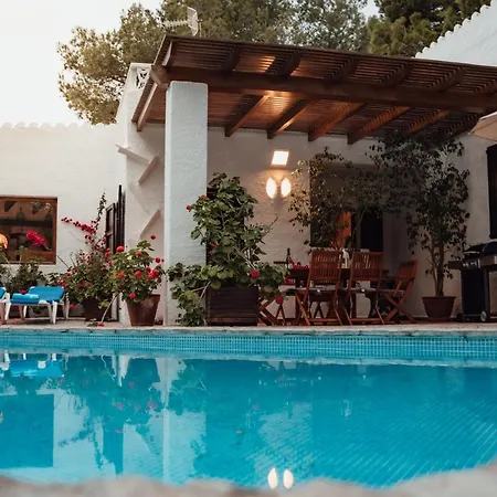 度假居 En Con Piscina Privada En El Bosque *