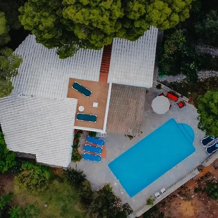 בית נופש En Con Piscina Privada En El Bosque קאלה מורל