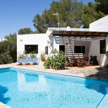 En Con Piscina Privada En El Bosque Holiday home *