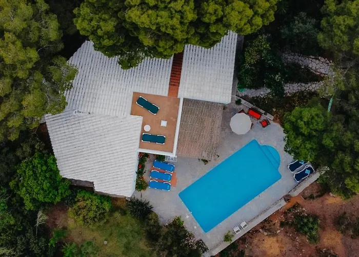 بيت للعطل En Con Piscina Privada En El Bosque كالا موريل