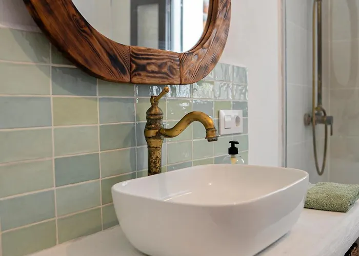 بيت للعطل En Con Piscina Privada En El Bosque