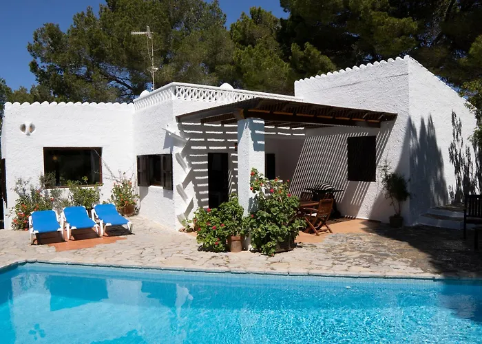 بيت للعطل En Con Piscina Privada En El Bosque